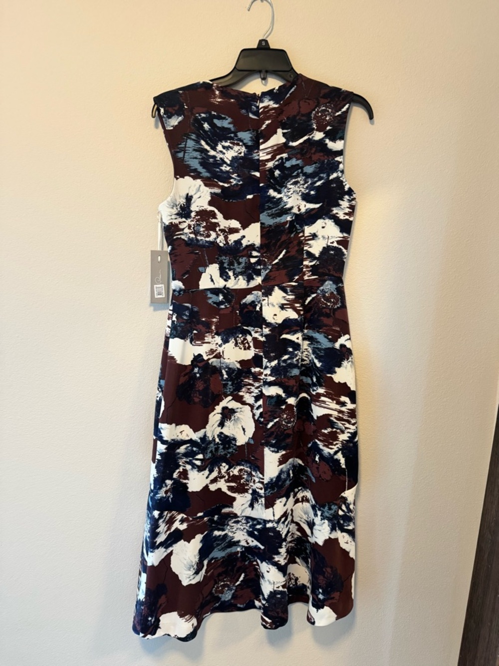 Emerson Rose Sleeveless Abstract Floral Midi Dress in Navy, White & Brown